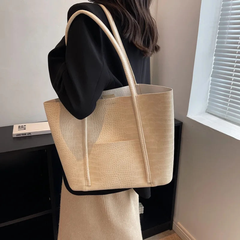 レディース クロコ型押し レザー 大容量トートバッグ